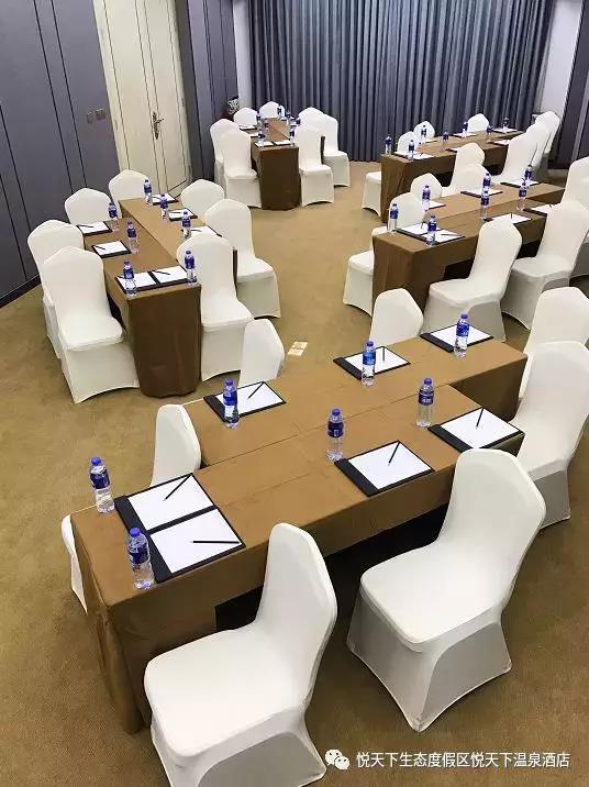 專業(yè)宴會(huì)服務(wù) 島嶼式布局，會(huì)議室B空間解決方案